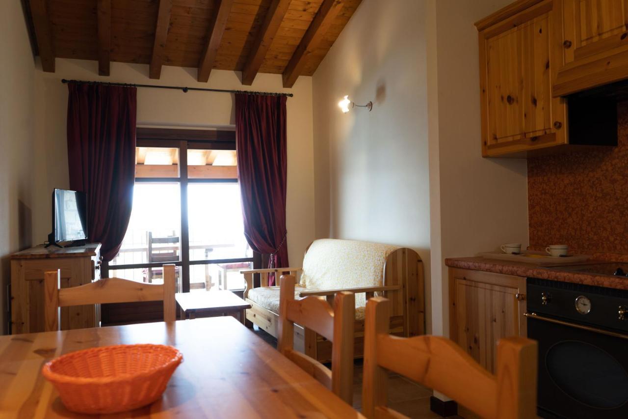 La Fiocchina - Magic Place - Apartments & Studios In Garda Lake - Countryside Farmhouse, Inside The Middle Of The Lake Salò Eksteriør billede