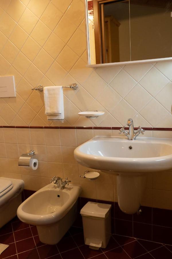 La Fiocchina - Magic Place - Apartments & Studios In Garda Lake - Countryside Farmhouse, Inside The Middle Of The Lake Salò Eksteriør billede